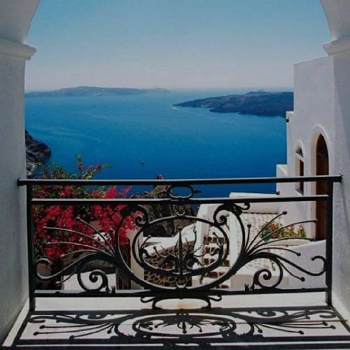  من یه عمره تو قرنطینه ام دور از خودم دور از هرچی هست